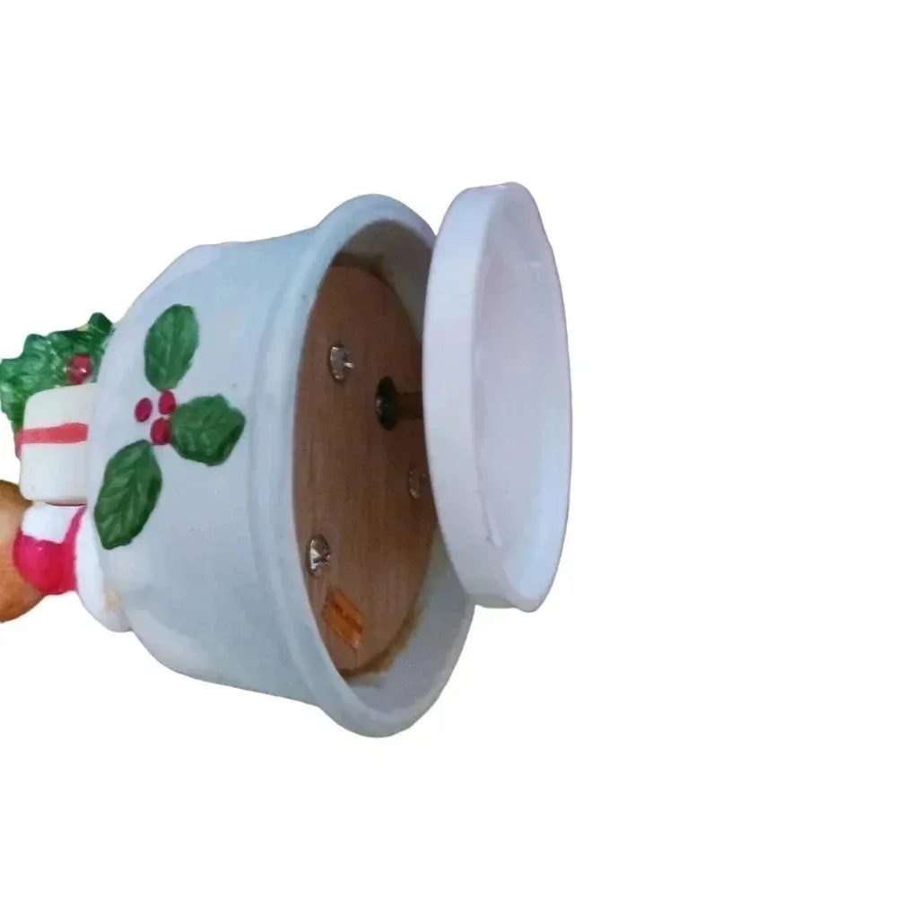 Christmas bear figurine w/musical revolving